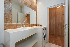 Contemporary Apartment made of Wood and Stone