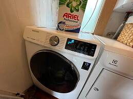 Eyja Mörk & Bubble Bedroom