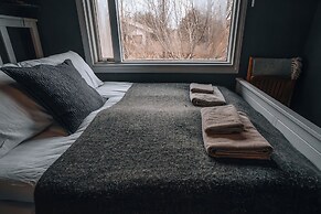 Eyja Mörk & Bubble Bedroom