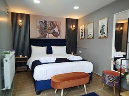 Emirhan Guest House & Suites