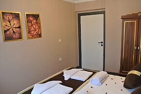 Emirhan Guest House & Suites