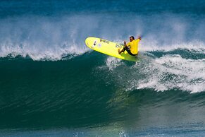 LONGBOARD PARADISE SUITES