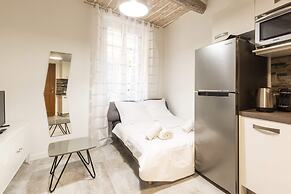 Great brand new 1 bedroom apartment in the center of old Antibes