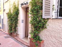 Great brand new 1 bedroom apartment in the center of old Antibes