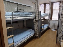 Backpacker's Mini House - Hostel