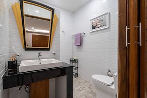 Bright Luxury Villa W Garden Pool & Sauna