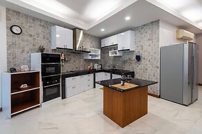 Bright Luxury Villa W Garden Pool & Sauna