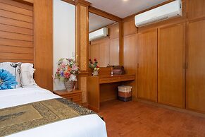 Bright Luxury Villa W Garden Pool & Sauna