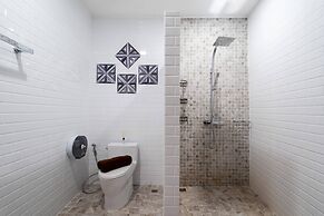 Bright Luxury Villa W Garden Pool & Sauna