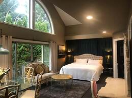 Cedar Manor Bed and Breakfast