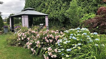 Cedar Manor Bed and Breakfast