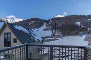 Christel - Peaceful West End Home, Downtown Telluride, Walk to Ski