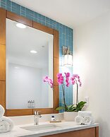 Compass Hotel by Margaritaville Anna Maria Sound