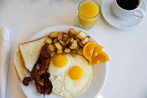 Holiday Inn Greenville - Woodruff Road by IHG