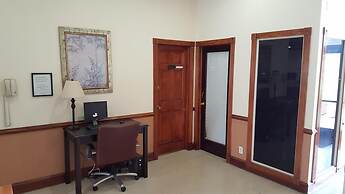 Red Carpet Inn & Suites