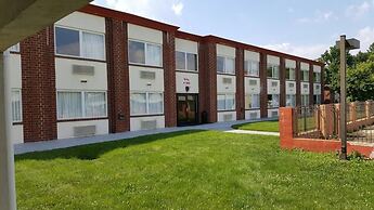 Red Carpet Inn & Suites