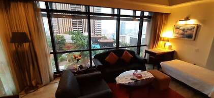 Rihanna Service Suite at Times Square