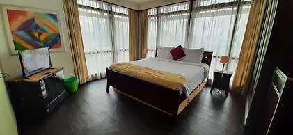 Rihanna Service Suite at Times Square