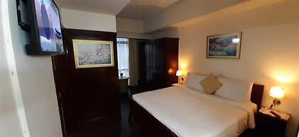 Rihanna Service Suite at Times Square