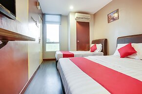 OYO 90282 Hotel Taj Seksyen 7