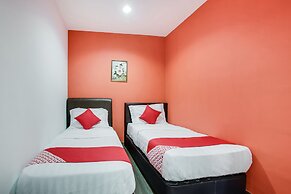 OYO 90282 Hotel Taj Seksyen 7