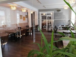 Caesaro Hotel & Pizzeria