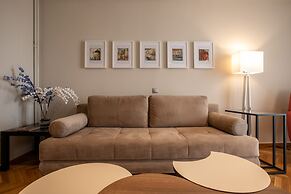 Luxurious 4 Bdrm 3Bath Apt 1- Athens