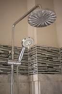 Luxurious 4 Bdrm 3Bath Apt 1- Athens