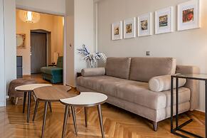Luxurious 4 Bdrm 3Bath Apt 1- Athens