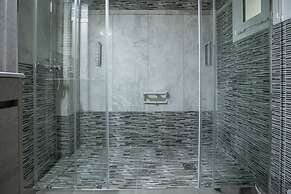 Luxurious 4 Bdrm 3Bath Apt 1- Athens