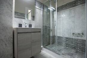 Luxurious 4 Bdrm 3Bath Apt 1- Athens