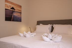 Luxurious 4 Bdrm 3Bath Apt 1- Athens