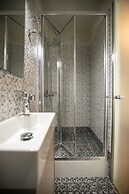 Luxurious 4 Bdrm 3Bath Apt 1- Athens