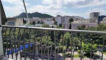 Luxurious 4 Bdrm 3Bath Apt 1- Athens