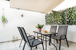 Elegant and renovated flat in Dafni