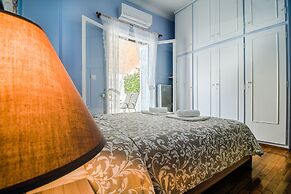 Elegant and renovated flat in Dafni