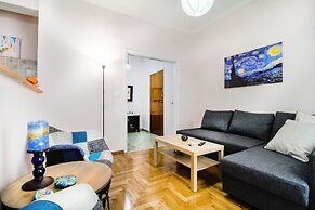 Elegant and renovated flat in Dafni