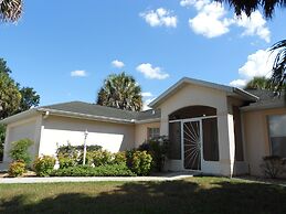 Relax And Enjoy The Sunny Florida In Valk 3 Bedroom Home by RedAwning