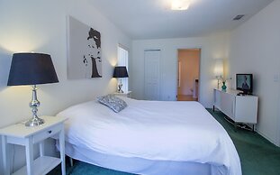 Relax And Enjoy The Sunny Florida In Valk 3 Bedroom Home by RedAwning