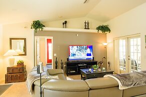 Stylish Pool Close To Withlacoochee Bike Trail 3 Bedroom Home by RedAw