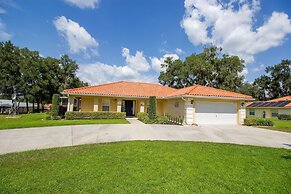 Stylish Pool Close To Withlacoochee Bike Trail 3 Bedroom Home by RedAw