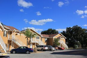 Golf , Walk To The Course 3 Bedroom Condo by RedAwning