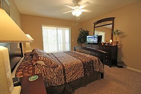 Golf , Walk To The Course 3 Bedroom Condo by RedAwning
