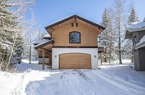 5025 Main Gore Place 4 Bedroom Condo by RedAwning