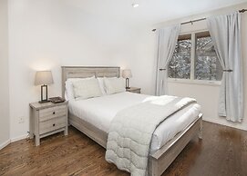 5025 Main Gore Place 4 Bedroom Condo by RedAwning