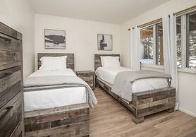 5025 Main Gore Place 4 Bedroom Condo by RedAwning