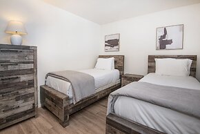 5025 Main Gore Place 4 Bedroom Condo by RedAwning