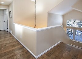 5025 Main Gore Place 4 Bedroom Condo by RedAwning