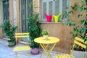 Spacious 3-Bedroom Apartment Near the Train