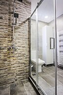 Spacious 3-Bedroom Apartment Near the Train